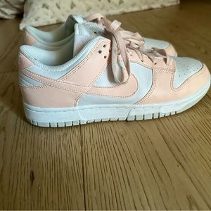 These are Nike coral dunks that I’ve only worn once